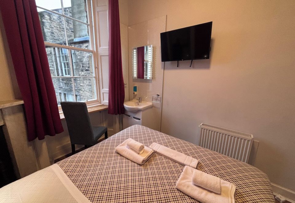 双人房，共用浴室（3楼，无电梯）