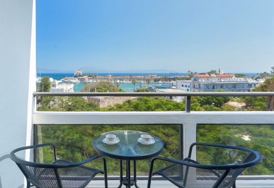 城市开间， 2 张单人床， 城市景观