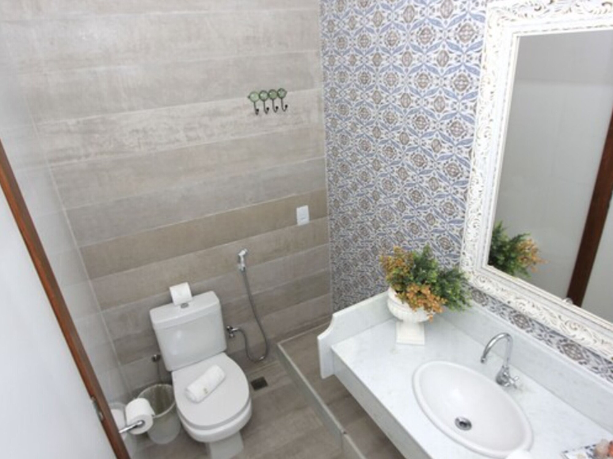 泳池景豪华大床间