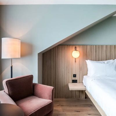 Family Room Mollies Motel Promo Code