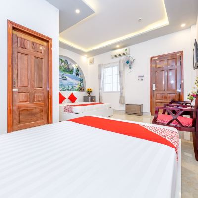 Deluxe Triple Room OYO 598 Peony Hotel Promo Code
