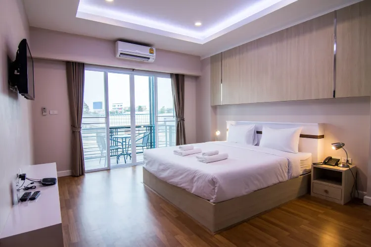 Cozy Suite With Kitchenette