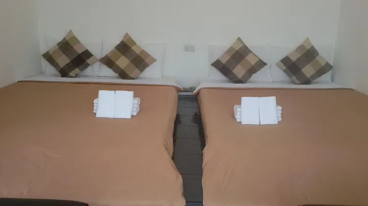 Deluxe 4 Persons (Poon Sin)