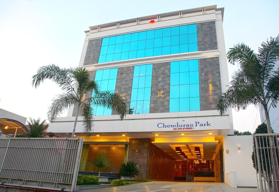 Hotel Chenduran Park - Housity