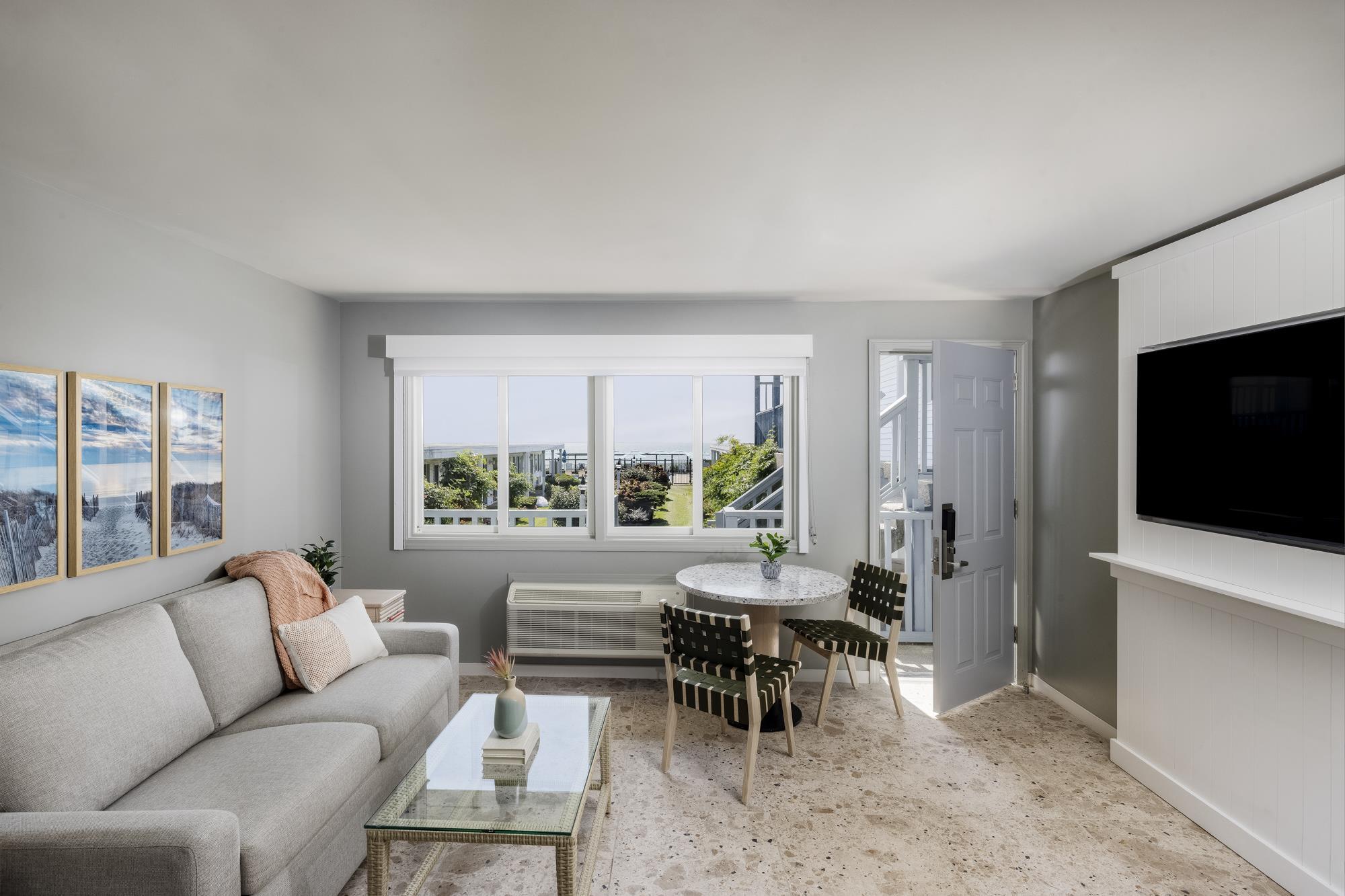 Blue Water Resort特大床间 - 带梳化床，泳池景观