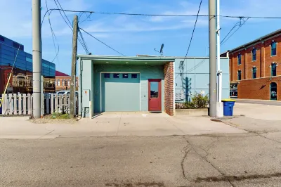 'Downtown Delight' w/ Patio! 1 Mi to Ball State Hotels in 