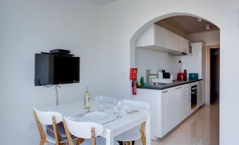 Cosy 1Br Penthouse with Terrace, Great Location