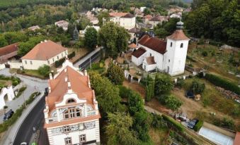Sazava River Cottage with Boating Experience