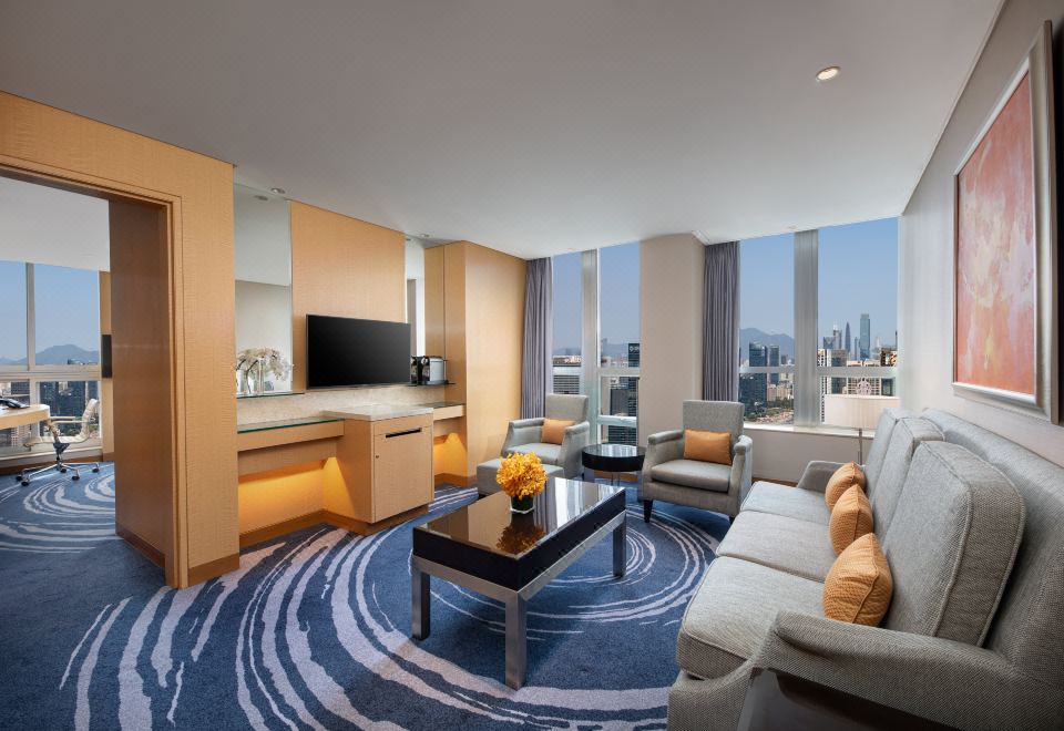 Crowne Plaza Shenzhen Futian1 King 1 Bedroom Suite Lounge Access