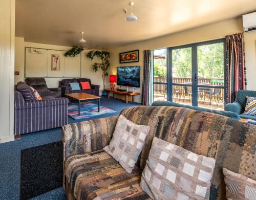 5床混合宿舍间的床位