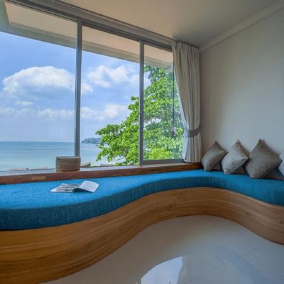 Honeymoon Pool Access Suite with Jacuzzi