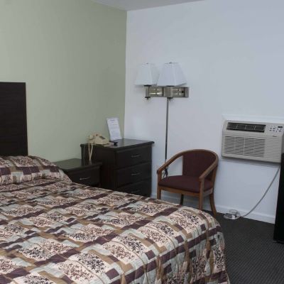 Single Room with Queen Bed-Non-Smoking