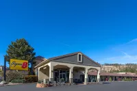Super 8 by Wyndham Nau/Downtown Conference Center