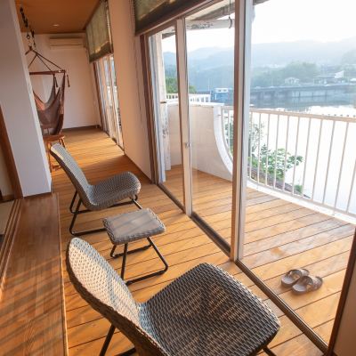 Premium Deck With Lake View And Hammock-Non-Smoking 大自然の静寂と天然自噴温泉を愉しむ湯宿　亀山温泉ホテル クーポン
