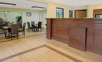 Super 8 by Wyndham Cincinnati-Springdale OH - Housity