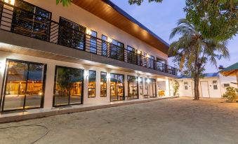 Bamboo Paraiso Resort at Bolo Beach - Housity
