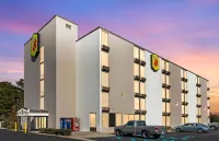 Super 8 by Wyndham Myrtle Beach/Market Common Area