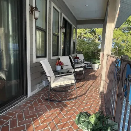 Kalua Lake Loft ! 1 Bedroom - 1.5 Bath Overlooking Lake Dora