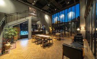 Hotel Clover - Housity