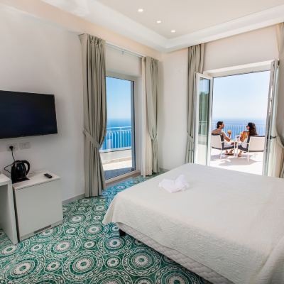Superior King Room With SPA Bath And Terrace Hotel le Rocce Promo Code