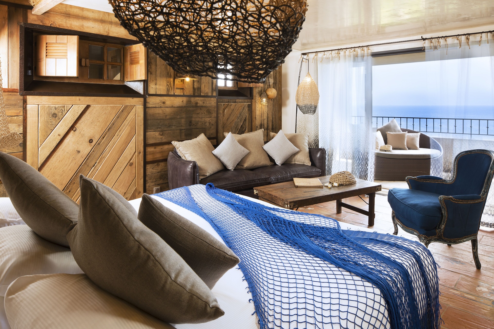 带露台并享有海景的小型套房