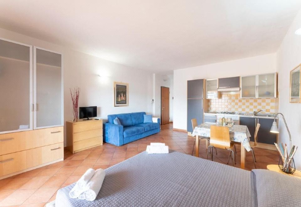 公寓， 多间卧室， 阳台