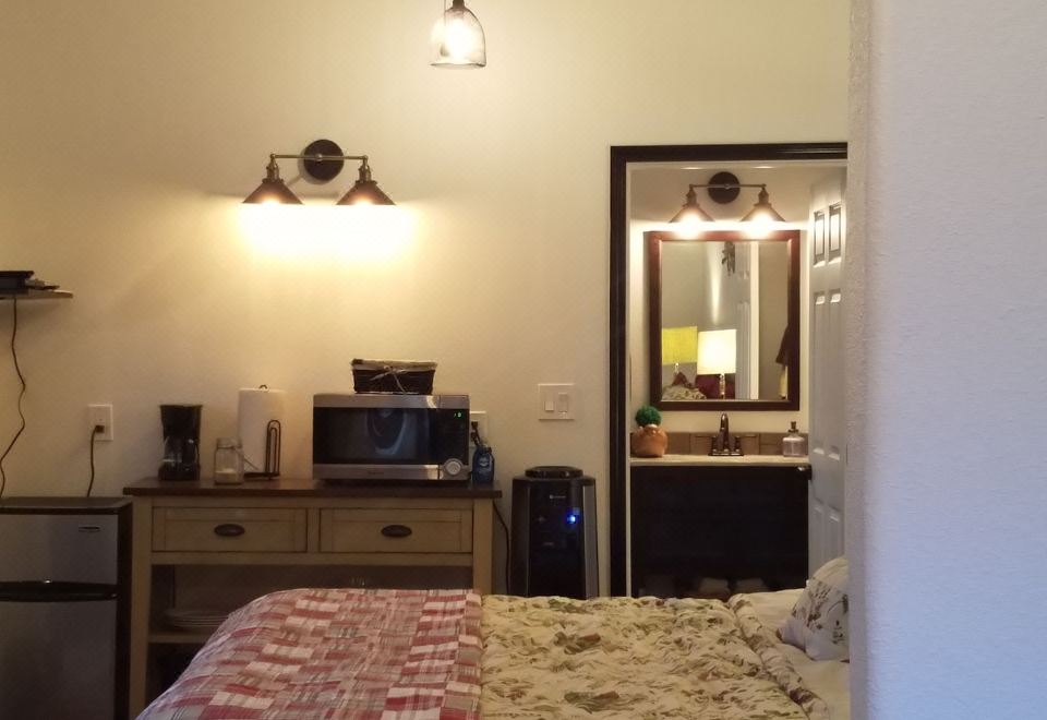 豪华平房，1间卧室，壁炉，湖景（Punawai Hale）