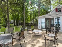 Higgins Lake - One Of A Kind Lakefront Lodge! Hoteles en Municipio de Gerrish