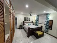Charming 3-bedroom house with private pool! Hotels in 