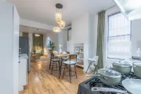 City Escape w/ 2 Bath, 10 beds, We Pay 1/2 Parking