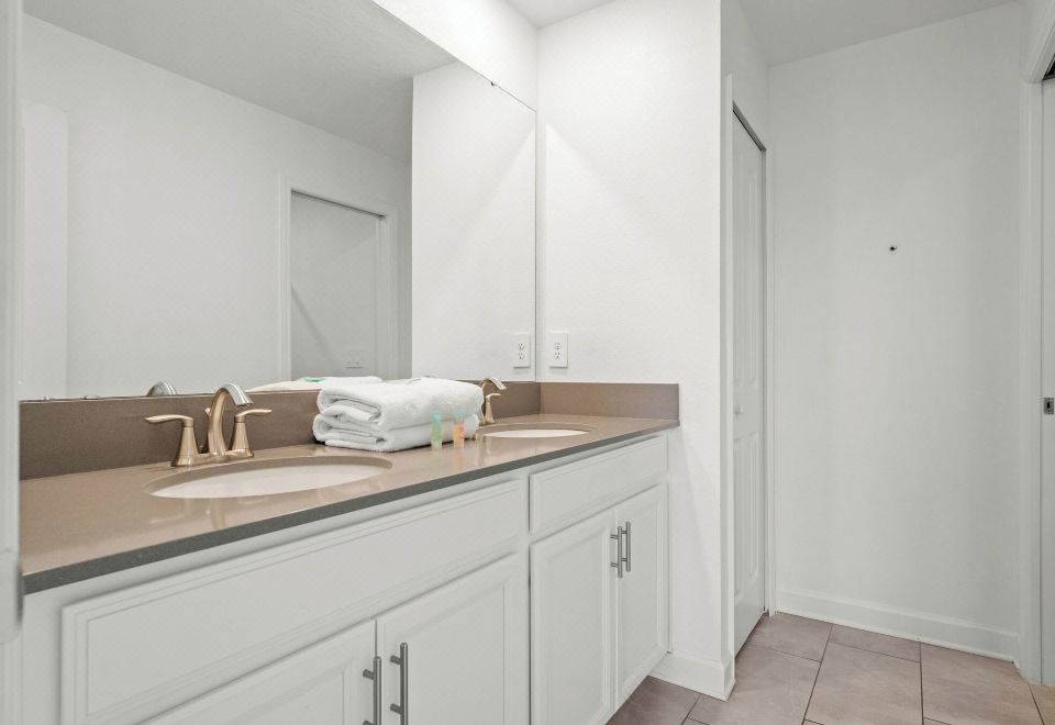 小屋 多张床 可使用泳池 池景 （丛林小屋 at Championsgate）