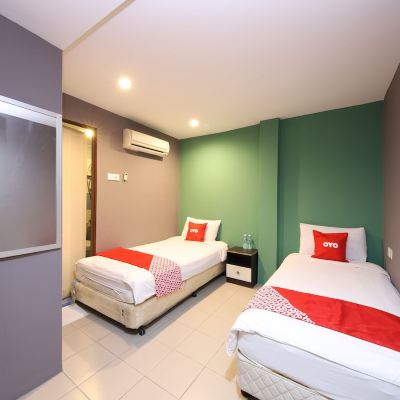 Bilik Kembar Standard Kupon OYO 89688 Alor street Hotel