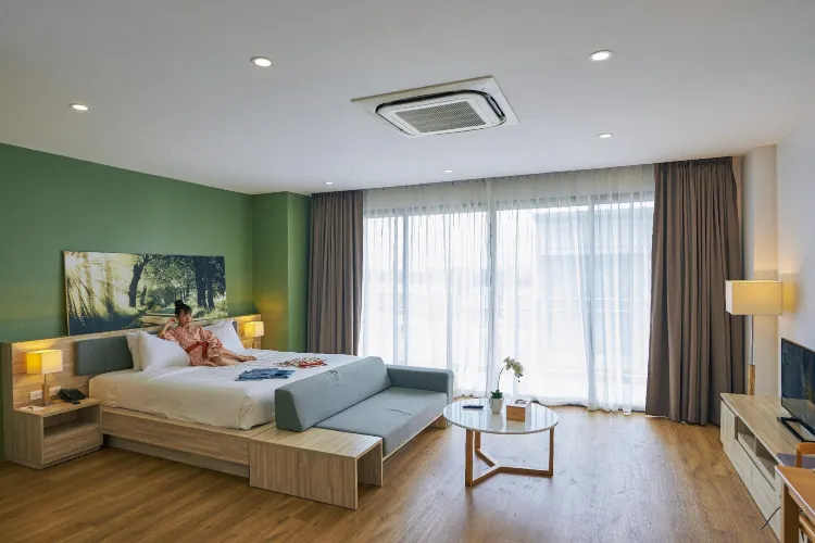 ห้องเอ็กเซ็กคูทีฟพร้อมทิวทัศน์สระว่ายน้ำ