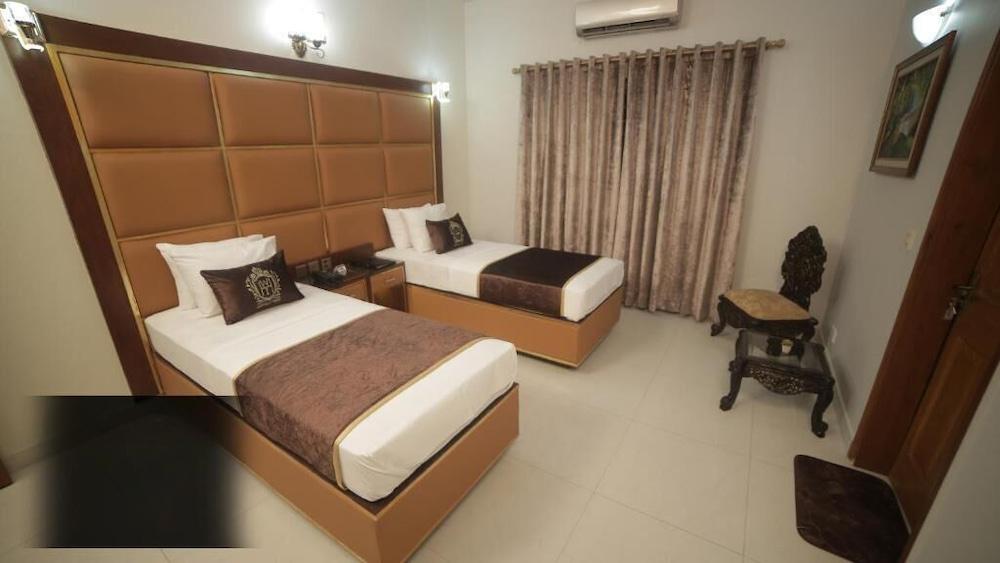 Four Squares Karachi ➜ Karāchi, Pakistan. Book hotel Four Squares Karachi