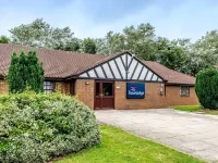 Travelodge Crewe Barthomley Отели в г. 
