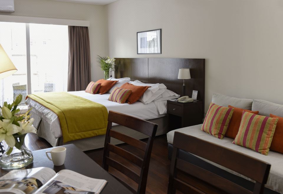 初级双人房，1张特大床