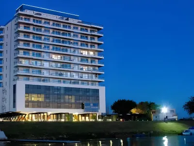 Puerto Amarras Hotel & Suites โรงแรมใน