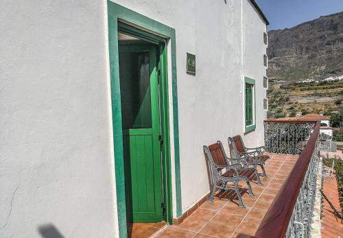 带阳台的两卧室公寓