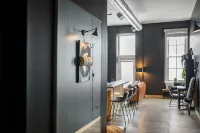 Huge King Bed Loft Downtown - Balcony - Grocery - Brewery - Court Ave Nightlife Hotel di 