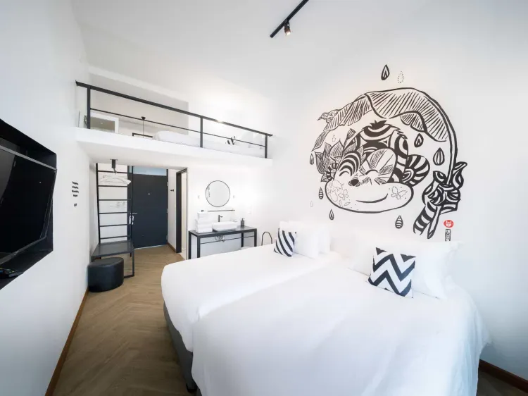 Gorilla pod ( Twin bed + Loft bed )