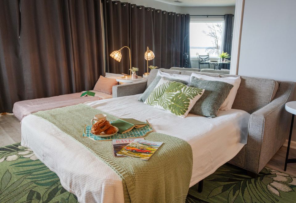 Direct Beach Access And Scenic Bay Views-Amazing Coastal Escape