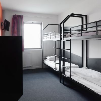 標準四人房 國際雷斯當斯酒店優惠