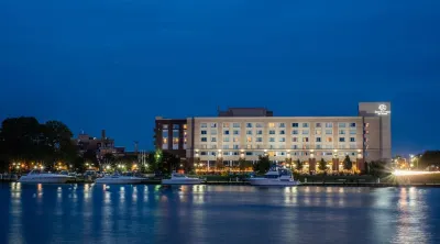 DoubleTree by Hilton Hotel Bay City-Riverfront Hotels in 