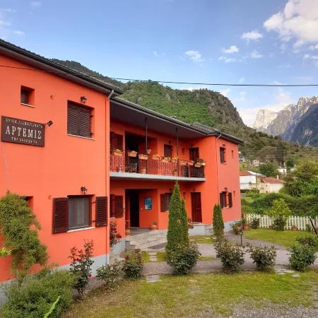 Artemis Apartments Отели в г. Коница