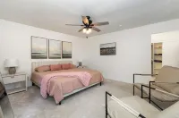 3Br Oasis with Heated Pool, Hot Tub and King Bed in Allen
