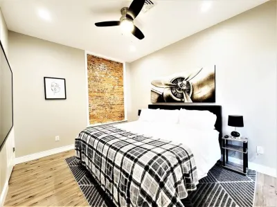 The Penthouse at Park Place King Bed Fast Wifi and Free Coffee Hotels in 
