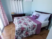2 bedroom 2 bathroom beach house, beach right at your door steps, Hotels in Steventon