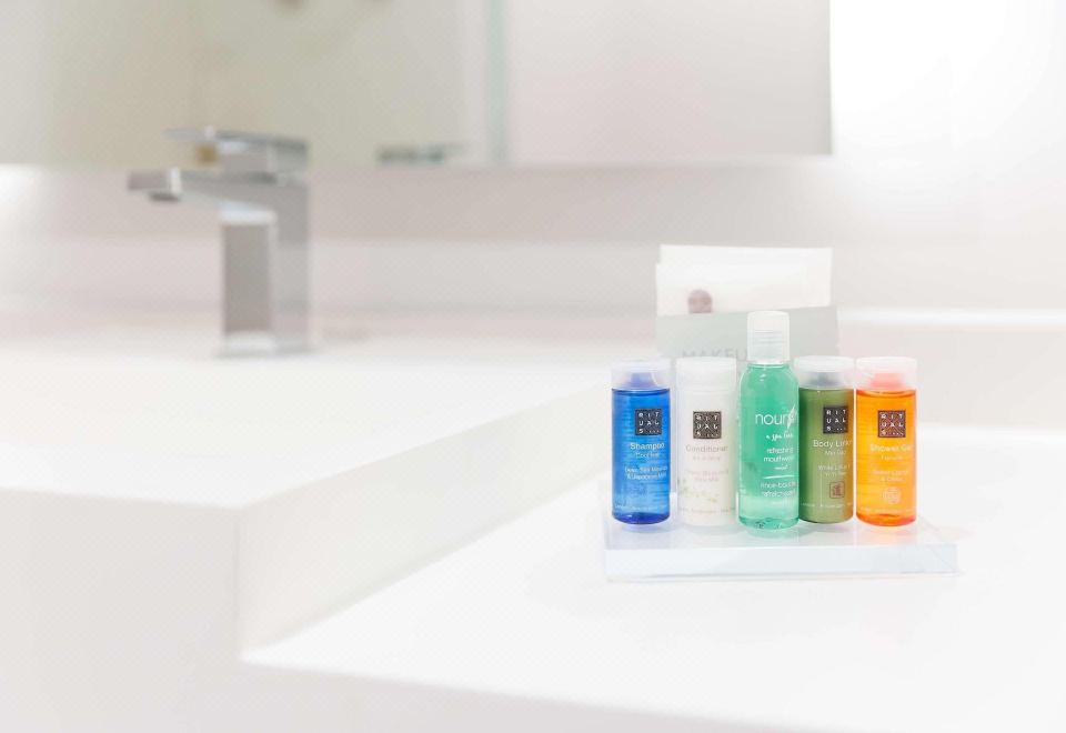 Radisson Hotel Phoenix AirportAccessible Queen Room