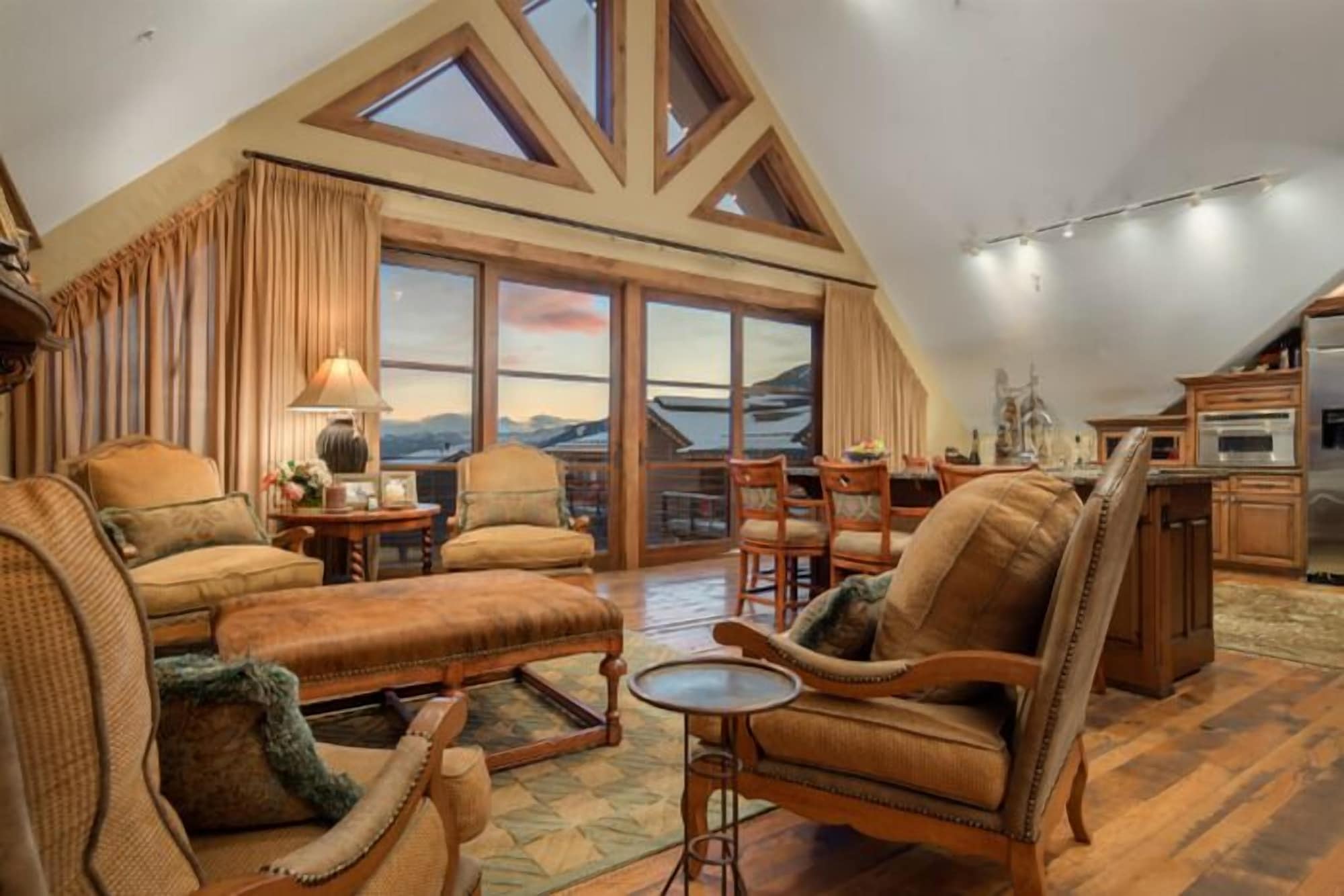 高级顶层公寓，多床，山景（四卧顶层公寓）