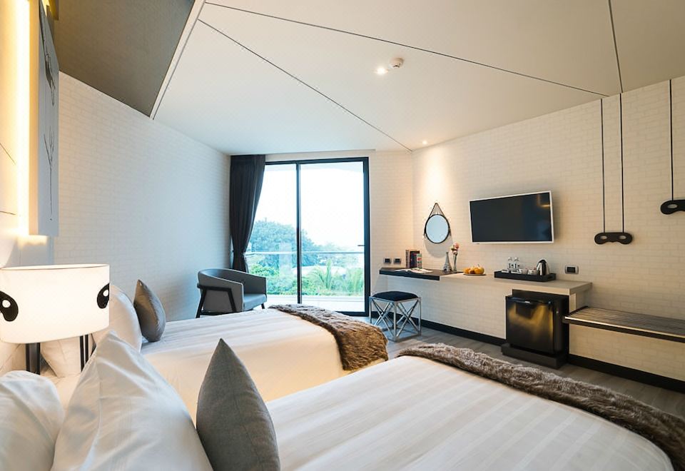 Mera Mare PattayaDeluxe Twin Room With Sea View